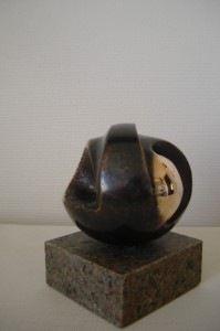 Forløsning II, bronze på granit 15x12x12